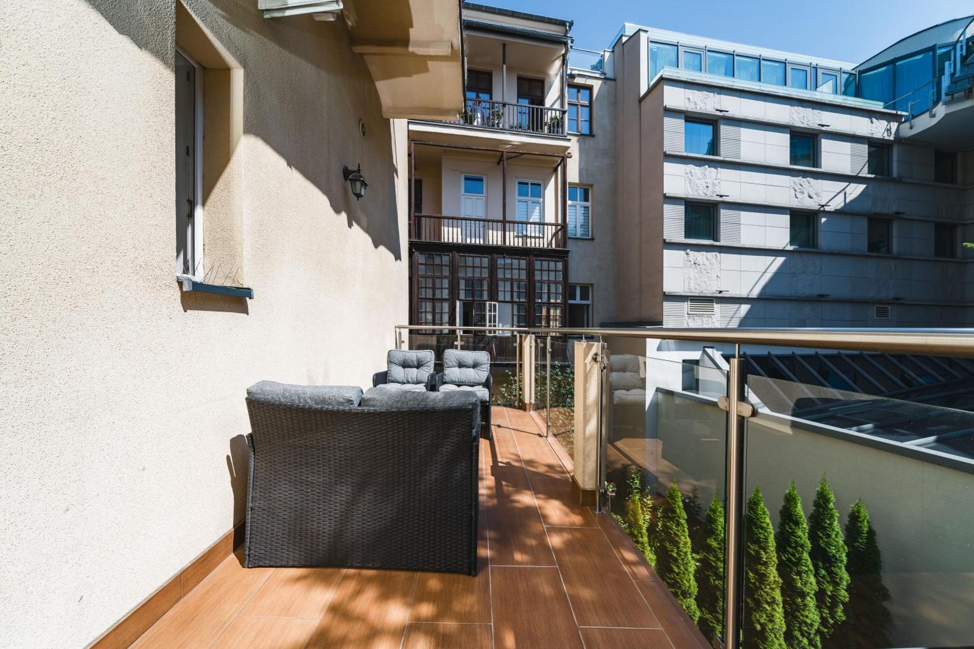 Ferienwohnung Old Town Luxe Retreat - King Bed - Steps To Main Square Krakau Exterior foto